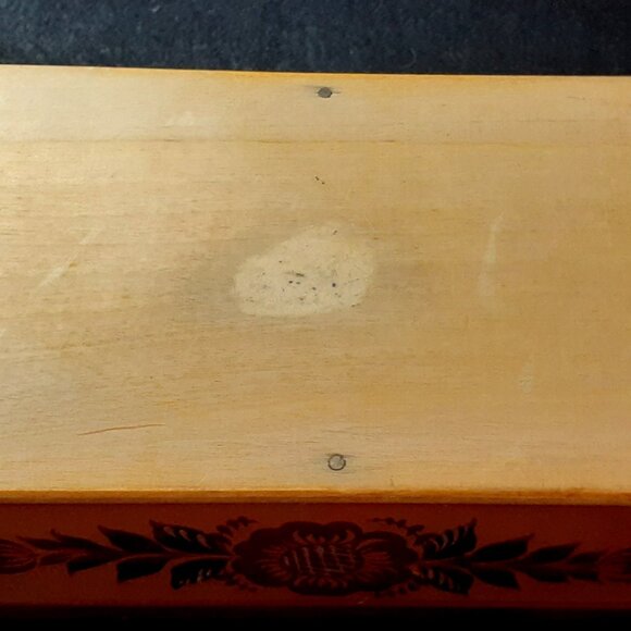 Vintage!! Hand Painted Wooden Trinket Box with Lid - Lid on with Wood Dowels. - Picture 6 of 11